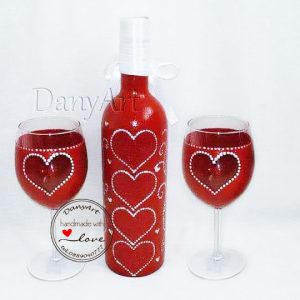 Комплект чаши и бутилка червено вино Искрящи сърца